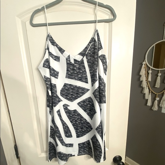 Dresses & Skirts - Black and White Geometric Slip Mini Dress size XL